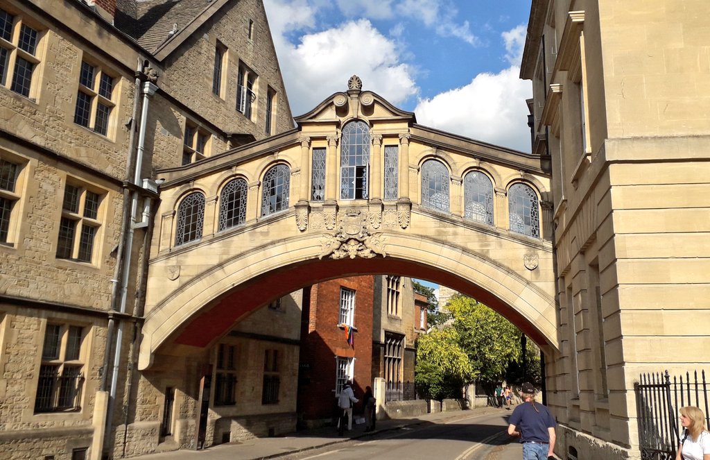 #Oxford's #HertfordBridge is known as the #BridgeOfSighs, but actually looks more like #Venice's #RialtoBridge