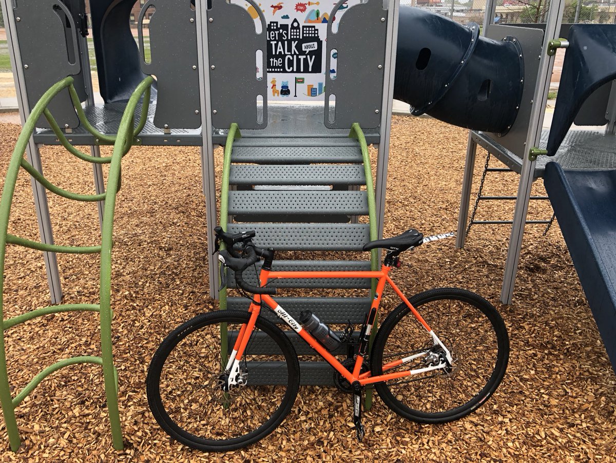 CozLindsay's tweet image. #Partyin