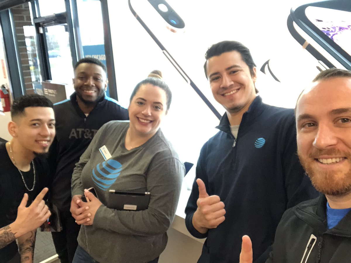 ProTechAndrew's tweet photo. Sunday Store Meeting in Wheaton. We discussed making transactions faster and customer experiences better with Simple Setup and ProTech. #attprotech #simplesetup @OanaCioata @PaulaVofGLM @TomMonahan10 #connectedandprotected @ProTechCalle @CR_ProTech https://t.co/MNA3T9jq5I