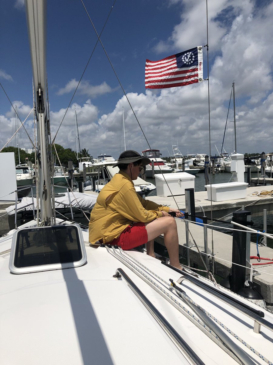 Lauraeburgos's tweet image. Fun sailing day #boatsetter
