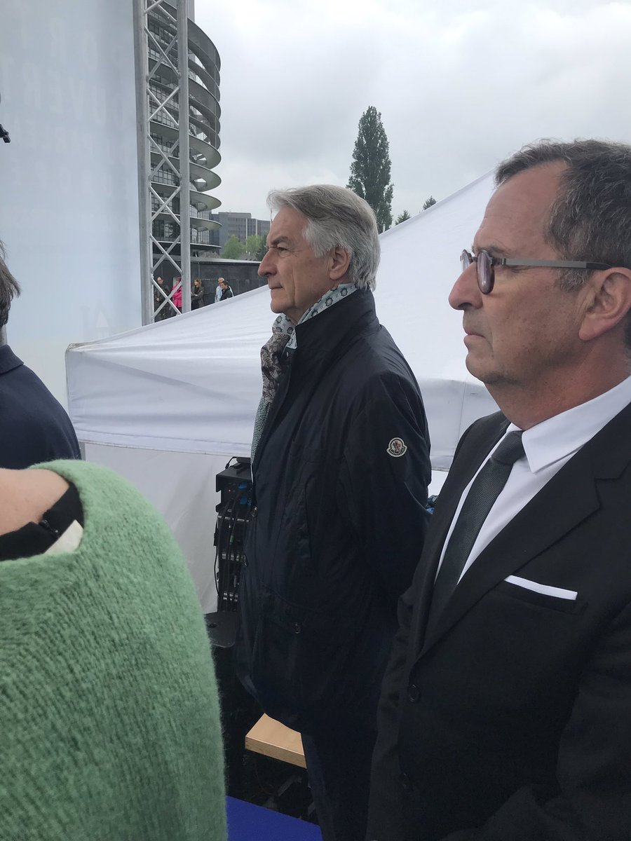 CatVierling's tweet photo. Heureuse ce matin au #ParlementEuropéen   @Europarl_FR Avec @ASanderMEP #RainerWieland @andre_reichardt @Roland_Ries @NRELaw le Général Jürgen Weigt à la tête de l' @HQEurocorps en présence de centaines de personnes venues célébrer l’Europe #EUopendays https://t.co/U4J3Xp6cTK