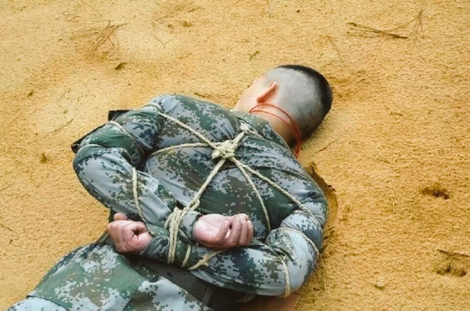 UGH44JKlOSkW9XD's tweet photo. 光头奴的由来，被捆绑后强剃那才叫爽呢！ https://t.co/x2zjm0YYLy