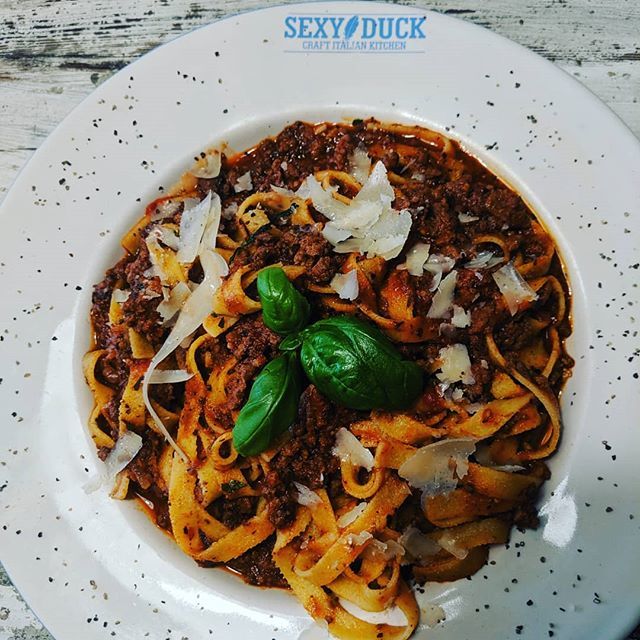 sammitc100's tweet photo. #poland #pasta #weekendgetaway #duck #sexy #sexyducklublin #tasty https://t.co/imPXLN30JM https://t.co/WgP9oK9PCk