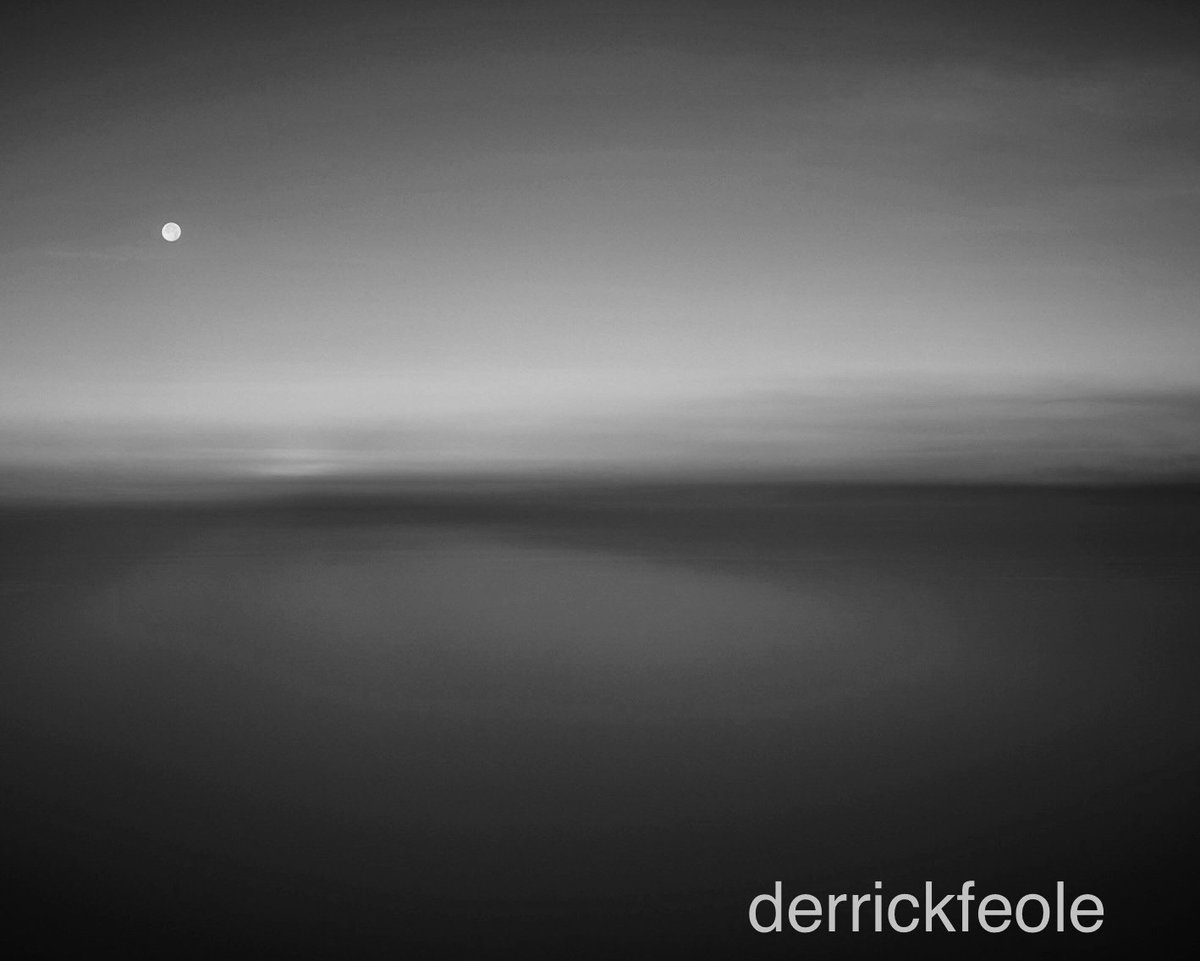 “Time Traveller” somewhere over the North Atlantic on a SWISS flight. 

#derrickfeole #feoleimages #feoleart #phaseonephoto #p65 #swiss #master_gallery #natgeotravle #natgeochannel #natgeofineart
#bnw_planet #photowall_bw #monoart_ #bnwsouls #theworldshotz_bnw
#magnumphotos