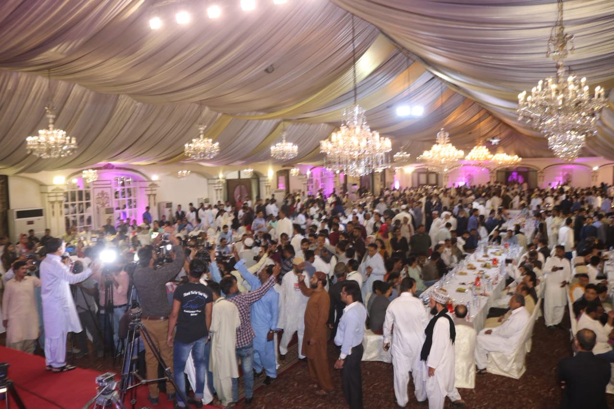 پاک سر زمین پارٹی کے زیر اہتمام آج عظیم الشان افطار ڈنر کا انعقاد کیا گیا جس میں سندھ بھر کی سیاسی سماجی اور مذہبی جماعتوں کے رہنماؤں نے شرکت کری 
افطار ڈنر جلسے کا منظر پیش کرنے لگا

#PSPIftarDinner