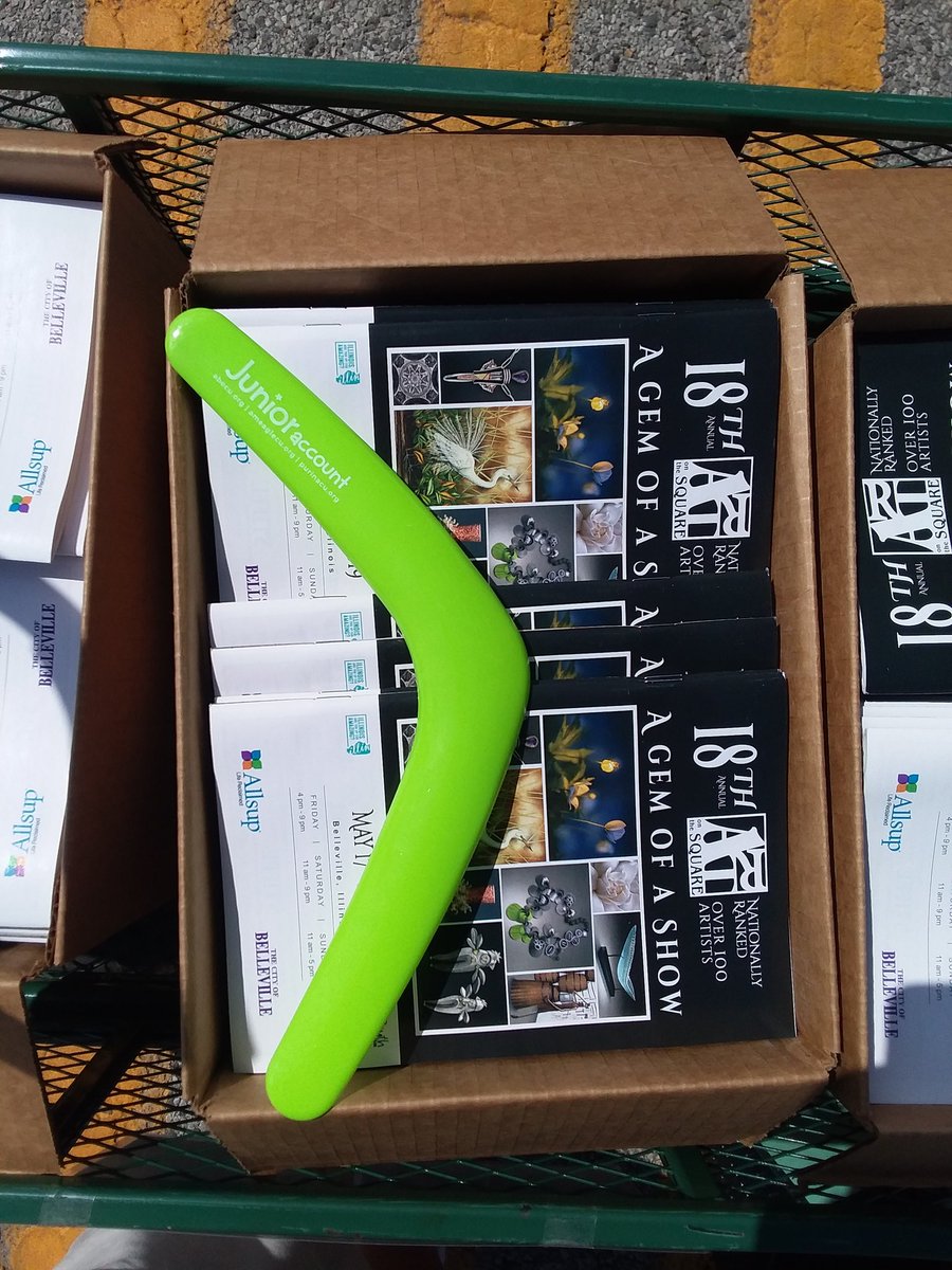 IsyRivers's tweet image. Finally got my kind of art at a Art Show.  #Volunteer #BoomerangLife #ArtOnTheSquare