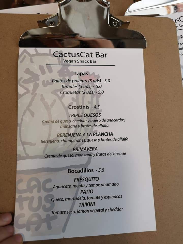 VeggieEspacios Cactus Cat Bar, C/ Valldonzella n52, 08001 Barcelona. Bar  vegetariano.