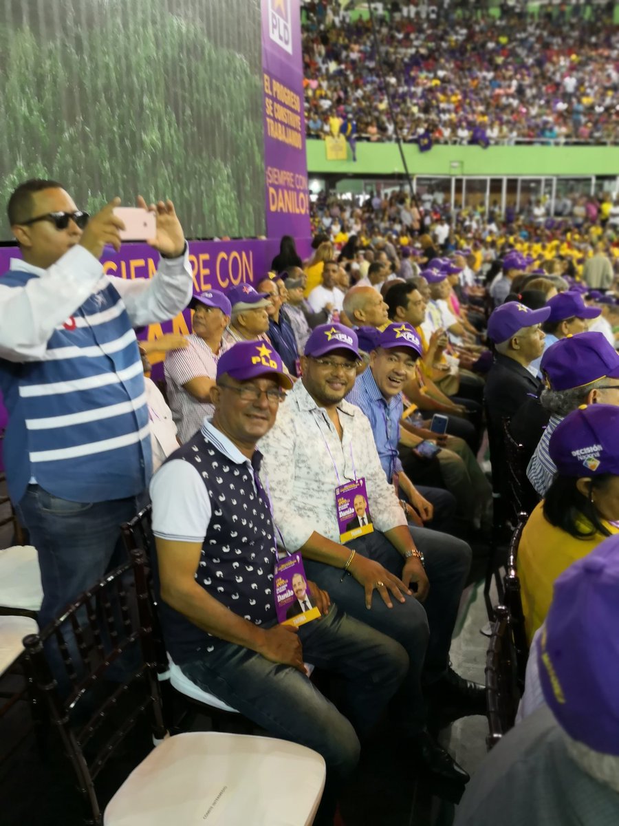 Elcompanero_'s tweet photo. @ferreras_carlos @AMontasOficial @JARllanos @JoseRPeraltaF @yanetortiz04 contundente el apoyo a la obra de gobierno del presidente Danilo Medina @DaniloMedina @YasserDominguez https://t.co/Ffrlv4vdxQ