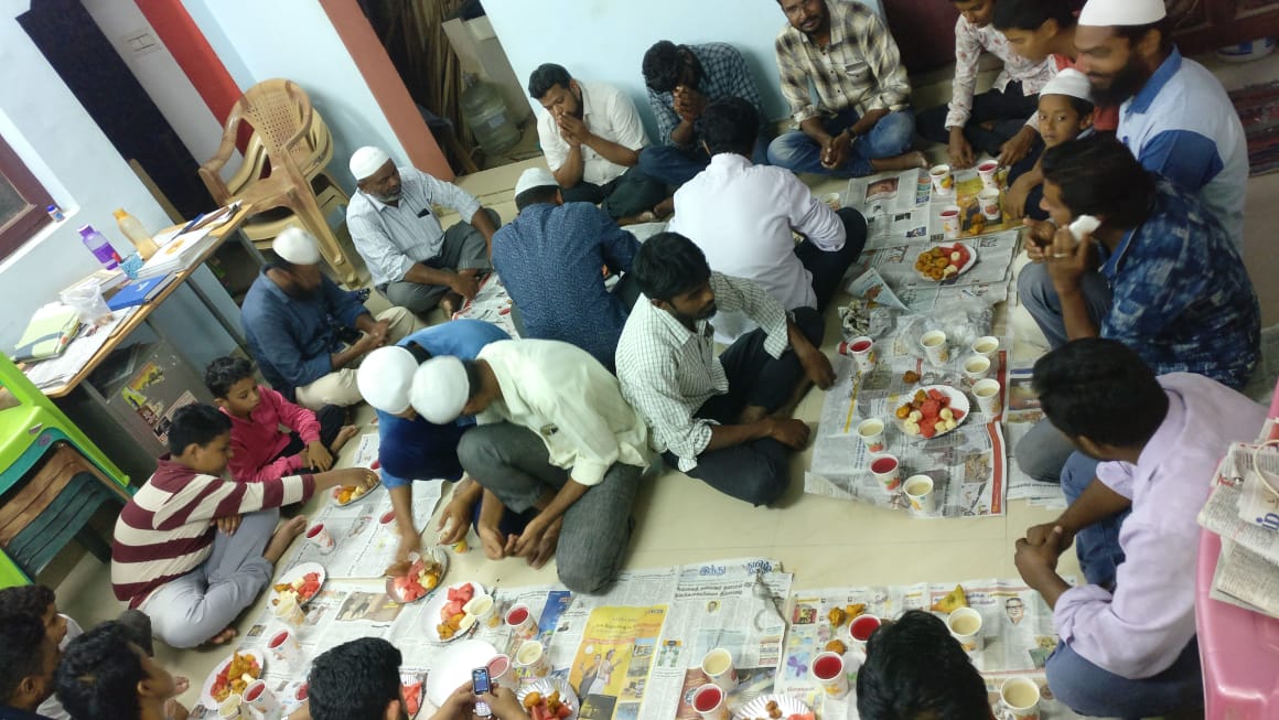 sdpikrishnagiri's tweet photo. @sdpikrishnagiri #Ramazan #IftarProgramme in #Hosur
#Hosur_Town_Committee
#Iftar_Programme_for_Social_Welfare
#SDPI_கட்சி ,#கிருஷ்ணகிரி_மாவட்டம் #ஓசூர்_நகரம் சார்பில்,
#சமூக_நல்லிணக்க_இஃப்தார்_நிகழ்ச்சி
https://t.co/SLjDZ3FiDO https://t.co/TpDnMCzZlK