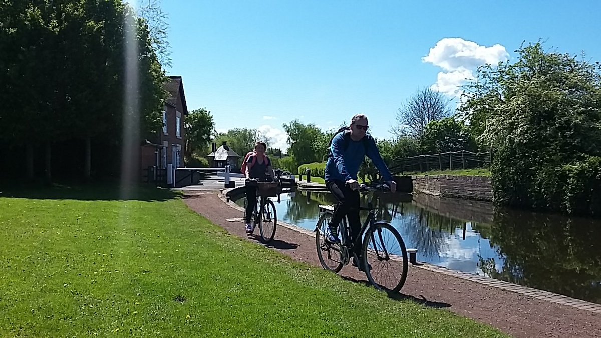 StuartBirnie1's tweet photo. Canal towpaths - I don't mind cyclists if they have manners and a bell, but if they don't, then it does made my blood boil - they even photo bomb! Argh!!!!!! #towpaths #madeforhorses #getabell #havesomemanners https://t.co/oyQRDnhmOC