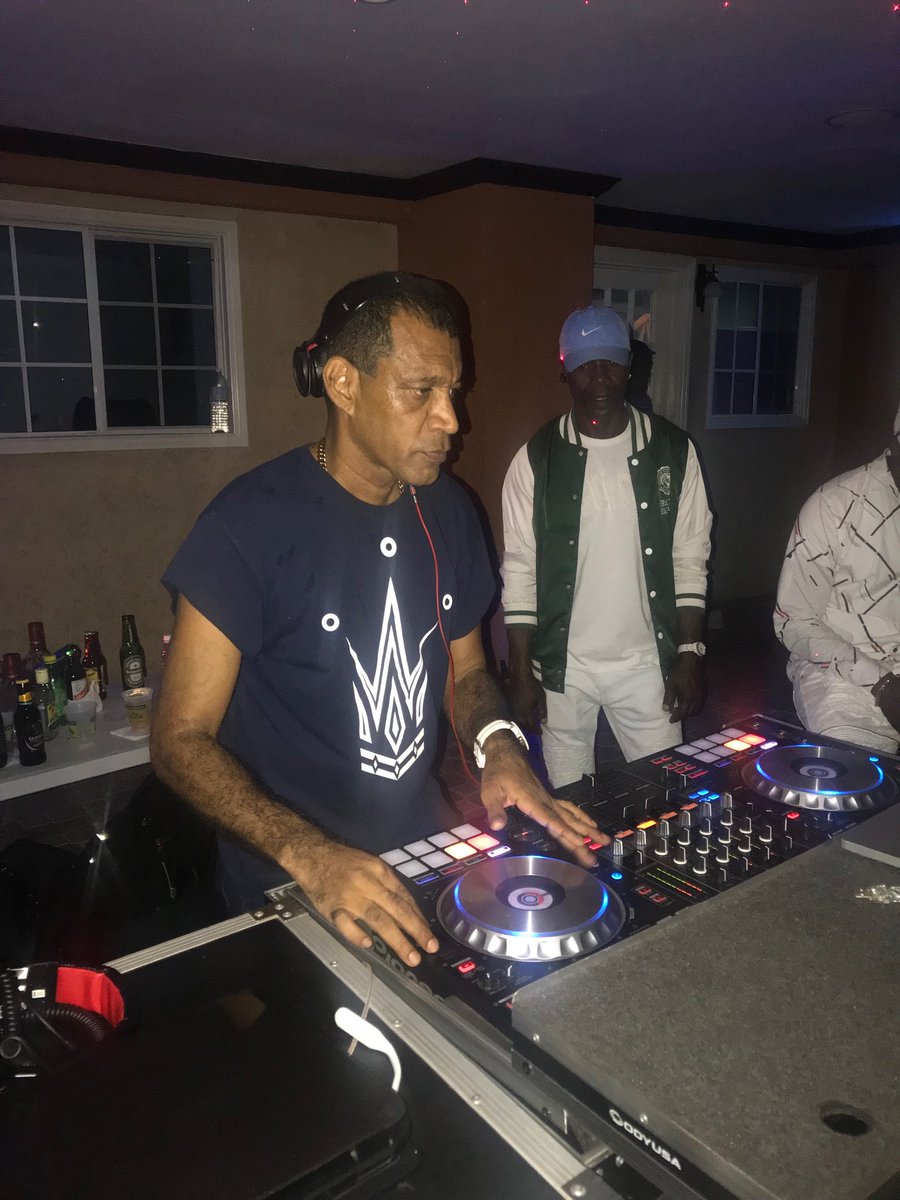 RetroGrooves1's tweet photo. Mix Master Marvin, Duke rocking Old School Days with New Dimension https://t.co/jiLAasqp8F