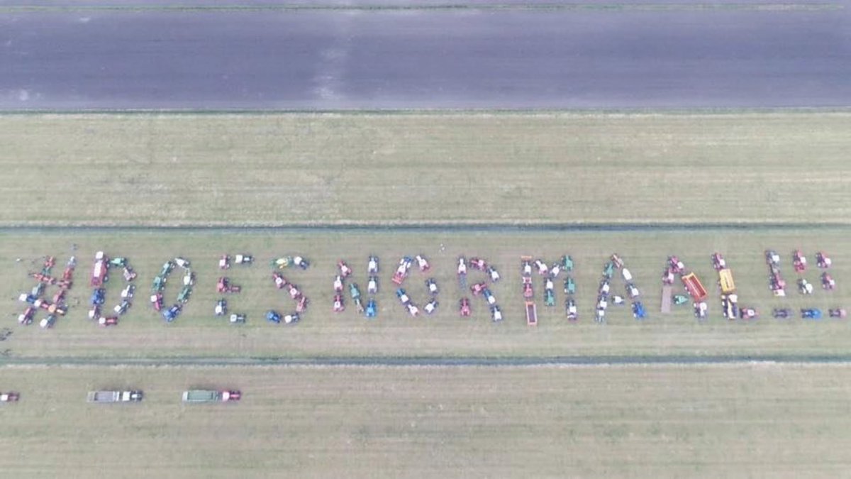 Van mening verschillen hoeft niet zoals in Boxtel, maar kan ook normaal!!🚜Goed signaal van de boeren in Nederland, die met meer dan 100 tractoren deze foto maakten!💪🏻 #doesnormaal #needthefarmers