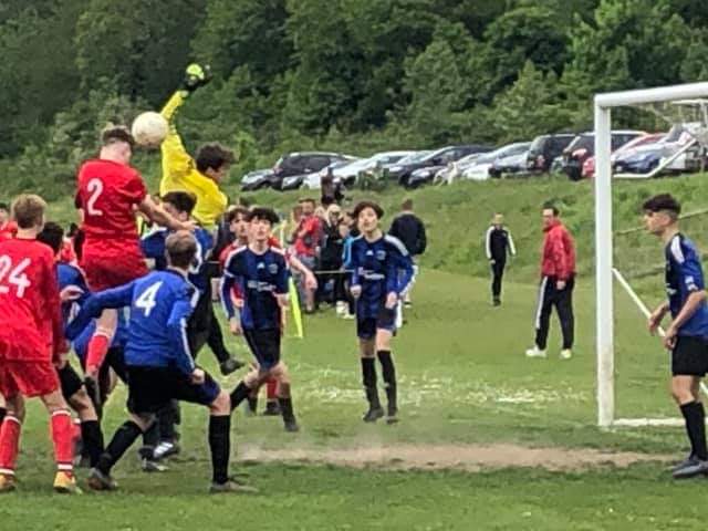 The moment <a href="/Dawnpayne74/">dawn payne</a> gets that once in a lifetime photo of our son scoring the winning headed goal <a href="/HemelTownYthFC/">𝖧𝖤𝖬𝖤𝖫 𝖧𝖤𝖬𝖯𝖲𝖳𝖤𝖠𝖣 𝖳𝖮𝖶𝖭 𝖸𝖮𝖴𝖳𝖧</a> u16 yellows in the last minute of extra time in the <a href="/W_H_Y_L/">West Herts Youth Lge</a> challenge cup final.