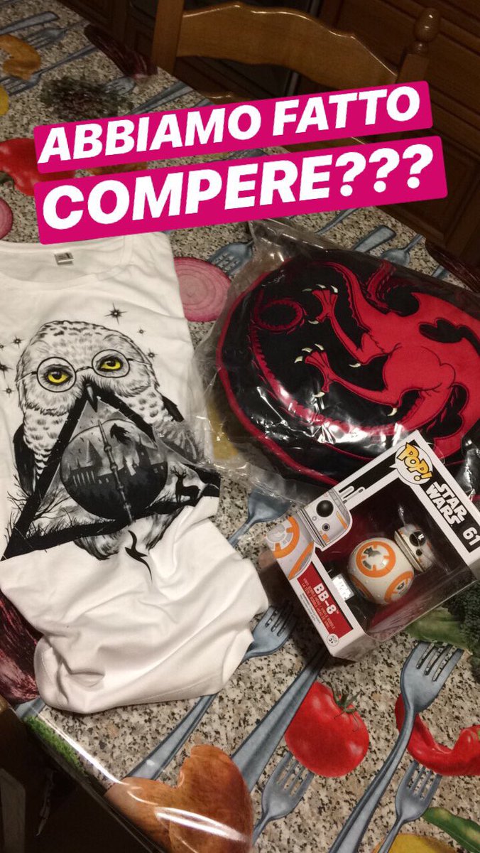 Eva_booklover97's tweet photo. Bottino post #Naoniscon ❤️ 
#GameOfThrones #HarryPotter #StarWars https://t.co/qbFoeiI8Jm