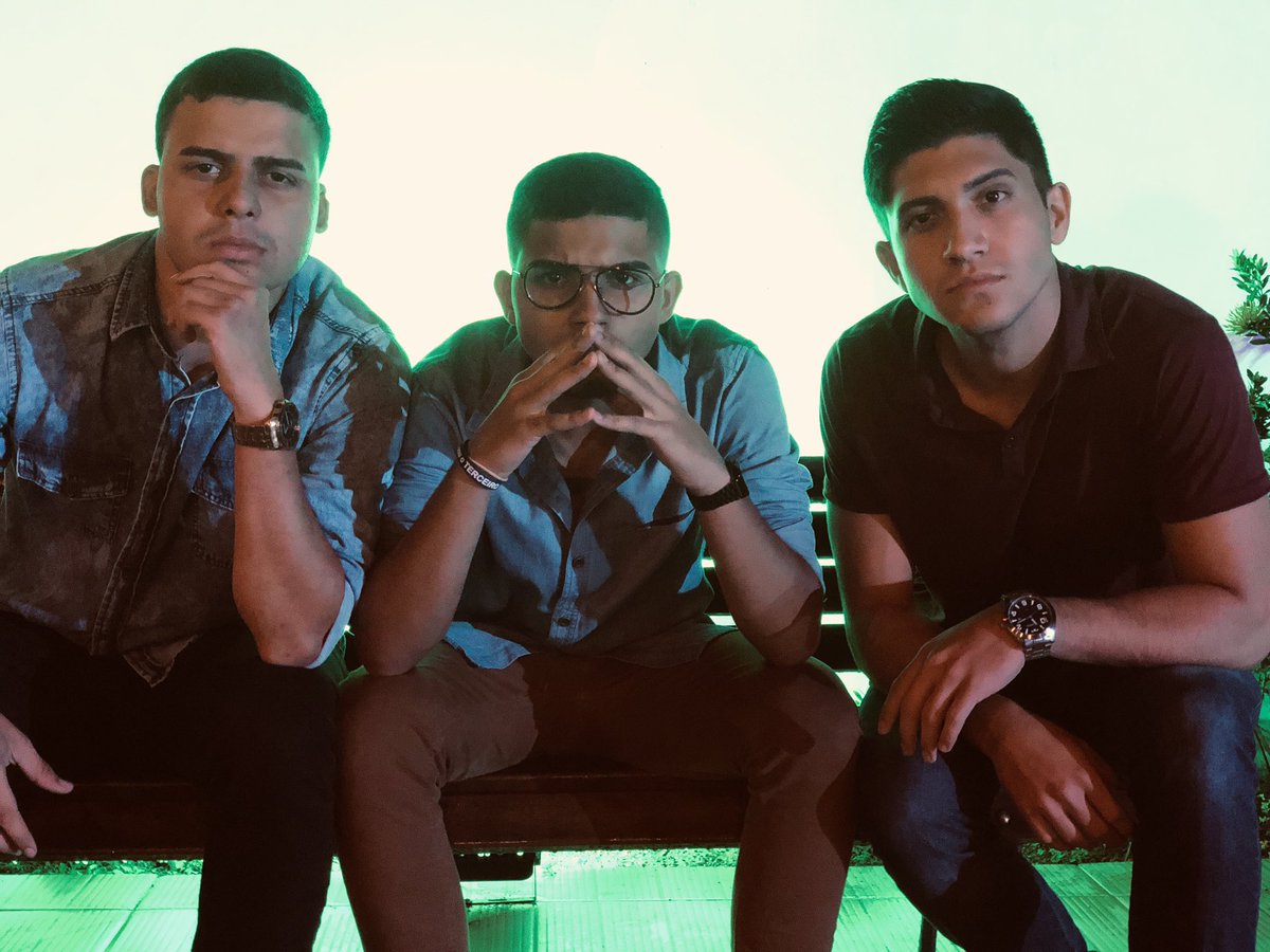 cleytrombone's tweet photo. A parceria é forte, a curtição é louca e a amizade é eterna!
Nem melhores e nem piores, apenas diferentes.
#Trio #faltaum #ninguemsegura #ofuturoaDeuspertence #diferentes https://t.co/Jf2WsYEKKB
