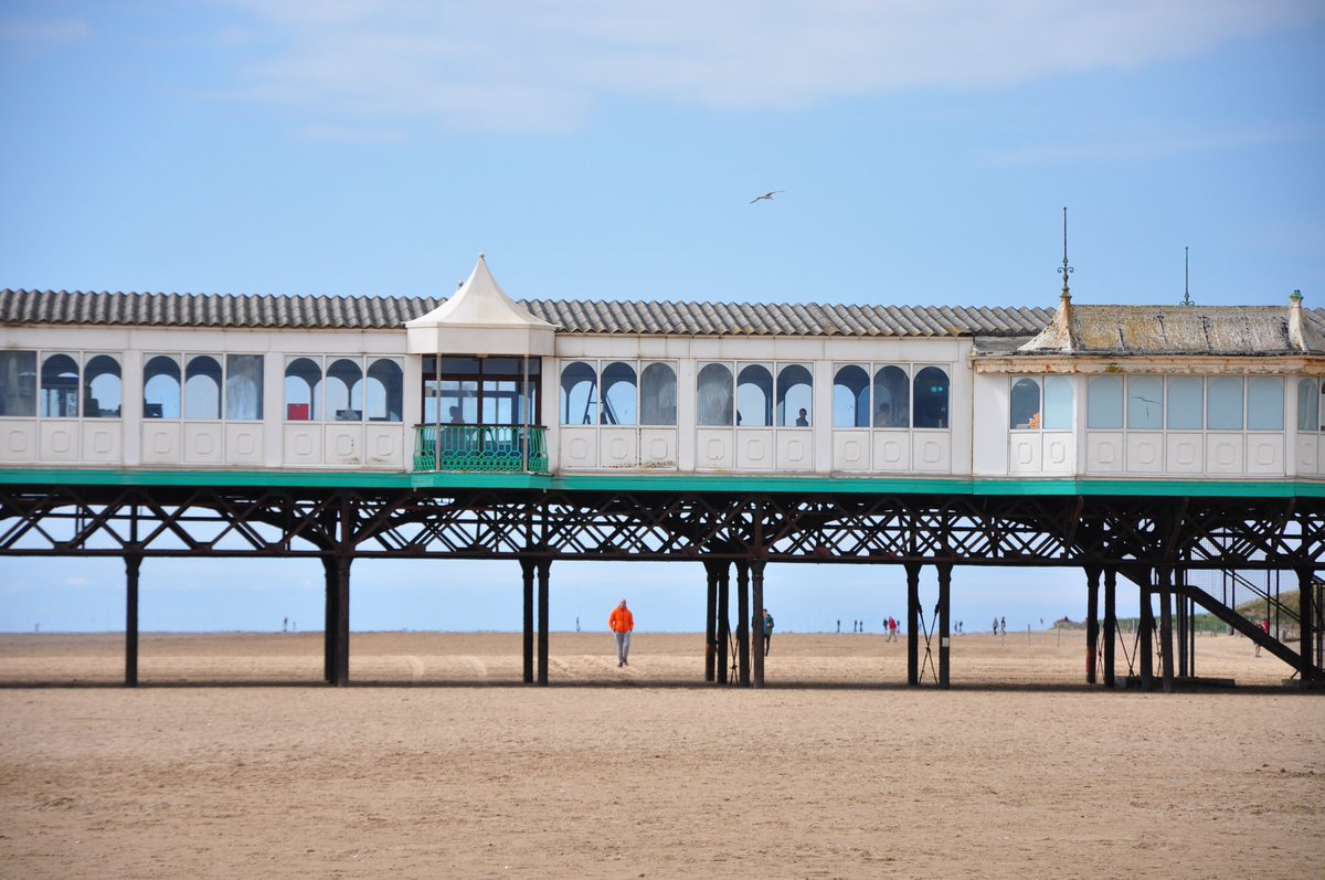 l88lra's tweet photo. Under the pier #stannes #lytham #nwfolllowers #nwhour #87rt #97rt #500pxrtg #ThePhotoHour #nikon #itvweather #nehour #photography #lancashirehour https://t.co/OF7Dp1oeqB