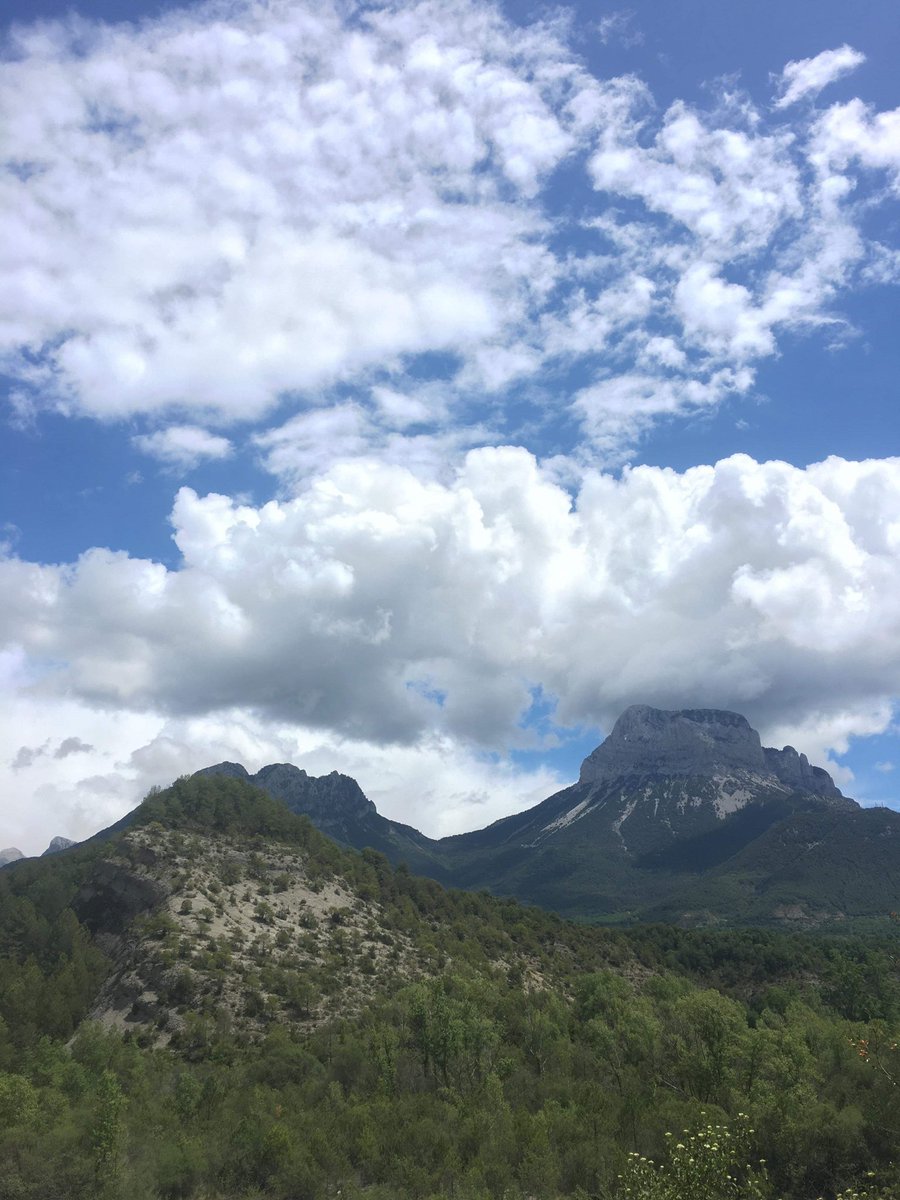 callum_stephen1's tweet photo. Travelling through Spain 🇪🇸 for the week follow my journey on my instagram https://t.co/9neB49ZoaY #travelling #Spain #sunny #beaches #bluewater #artinspiration #beautifulviews #views #sun https://t.co/hYVq2mEG99