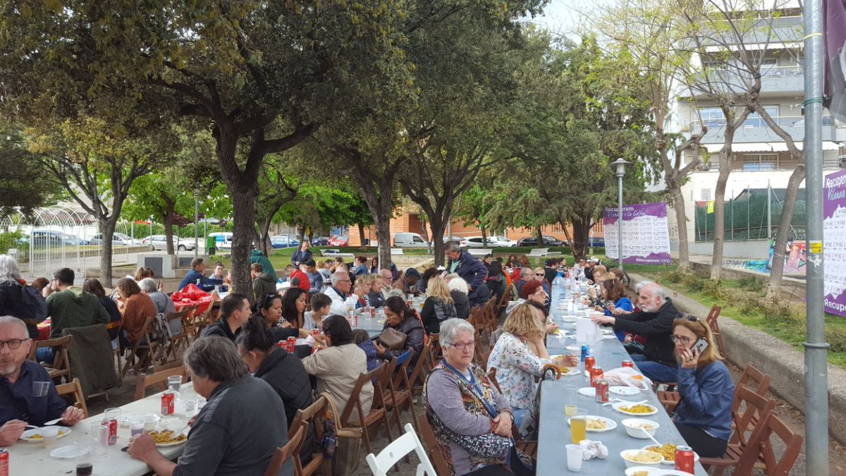 EnverAzMe's tweet photo. Dia carregat d'emocions (i molta aigua!😅). Èxit de convocatòria a l'acte central de campanya de @somVNG, desbordades per tantes ganes de canvi! Ara a convertir aquesta esperança en força, si avui la pluja no ens ha aturat res ho farà! ;)
#RecuperemVNG #LaSorpresita https://t.co/gWJBlWX7au