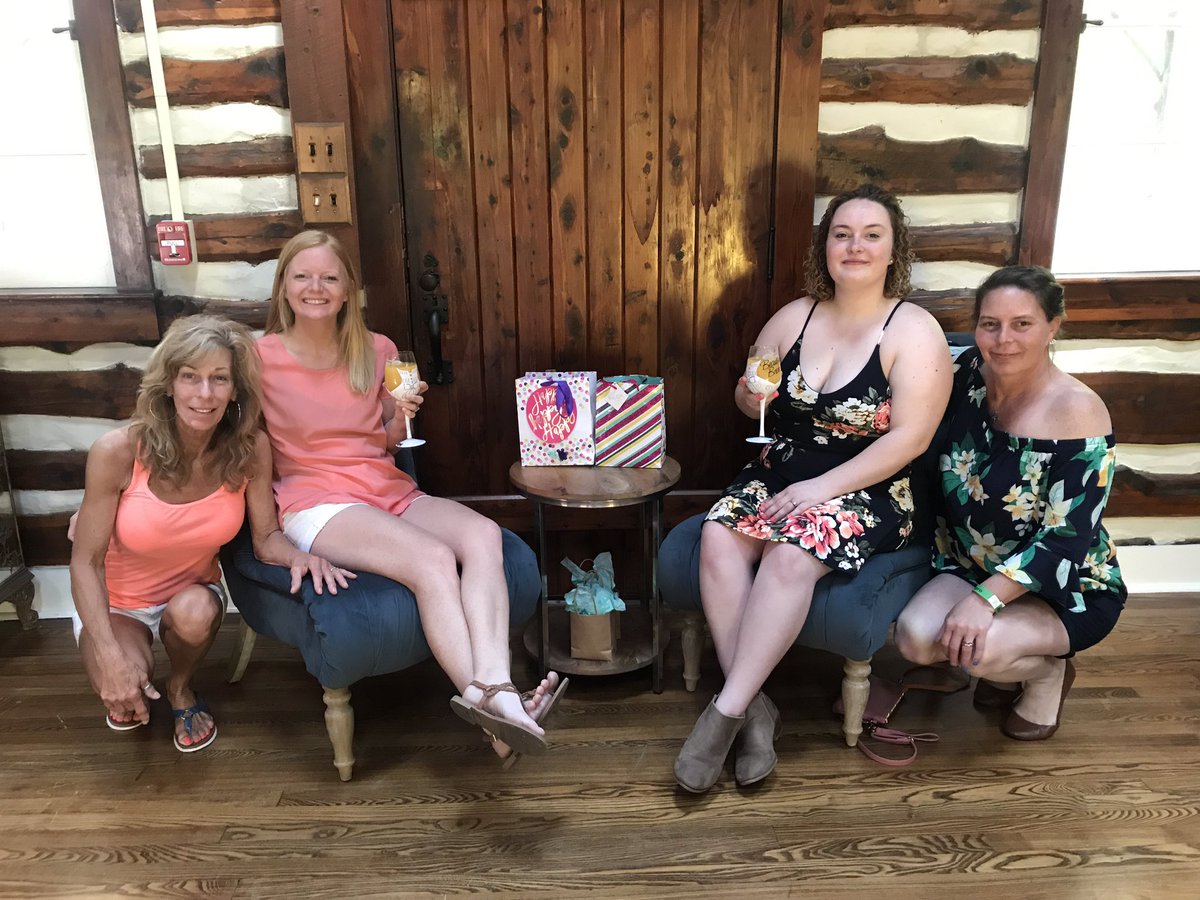 ForckLindsey's tweet photo. Nashlorette Party!!! https://t.co/7fwUb9Q5Qf