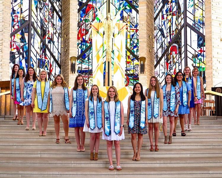 ValpoFSL's tweet image. Today is @ValpoU GRADUATION DAY and we are so proud of all of our fraternity and sorority graduates!! #ValpoGrad