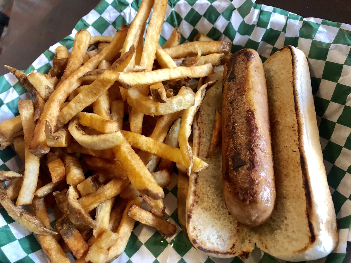 #vegan #beyondbrats and #beyondburger are available now! Come in and grab one for #lunch! 🍴❤️🍴