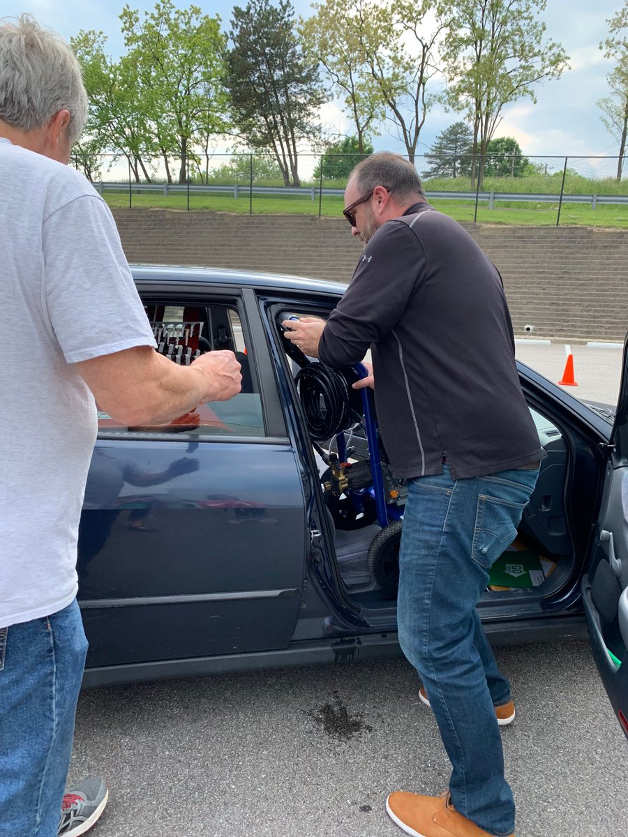 crsrdschurch's tweet photo. Ah, GO Local prep: A joyous time when tiny vehicles are crammed to the freaking seams with tools. 🤷🏾♂️ We see you getting creative, East Side! #GOLocal2019 https://t.co/ibJXoQNPBJ