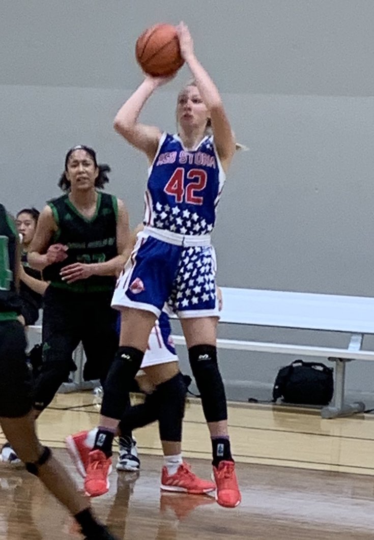coachbeckett's tweet photo. 21’ 6’0 F Macyee Lange, Vincennes Lincoln, athletic and bouncy at the rim, good hands and feet on the move, elevates to create shot opportunities in tight spaces. Comfortable with ball away. High level rebounder. https://t.co/5IUuYAe0Nd