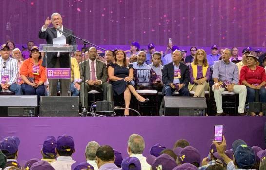 PeriodicoHoy's tweet photo. #PeriódicoHOY Fotos y videos: “Aquí está el verdadero PLD que defiende los intereses de la nación”, dice Gonzalo Castillo en acto de apoyo a Danilo Medina  #ElPaísHOY  https://t.co/MmFh96Pirc https://t.co/J3Itkb7LSw