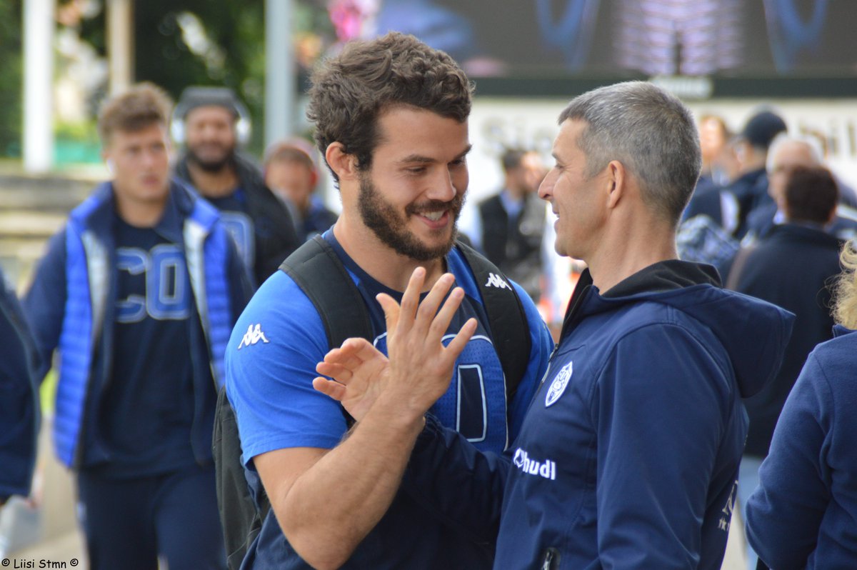 Liisouille_Stmn's tweet photo. Belles retrouvailles entre Taylor Paris et Anthony Anno @agen_rugby @SUABusiness hier pour #SUACO #J25Top14 #TaylorParis #SUA #SUALG #Agen #AgenRugby #Rugby #Match https://t.co/jootHPLWfF