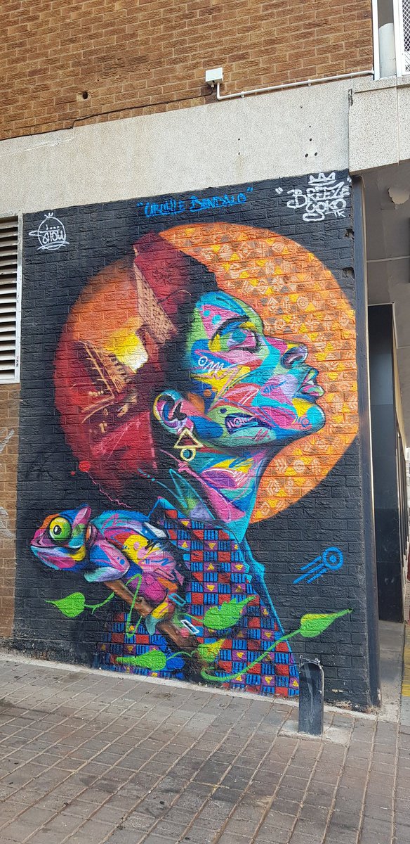 Clarkatthepark's tweet photo. A real inner city education today on the woman and art tour. Also super vetkoek! Thanks Mbali, JDA. LOVE the Brenda Fassi sculpture.   #JoziWalks2019 https://t.co/ULpsHMW7Nl