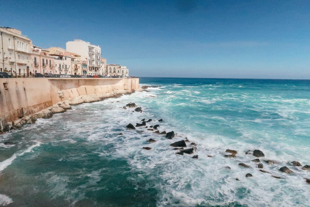 Opdagelse's tweet photo. 5 byer du bør besøge på Sicilien #visitsicily #sicilien #italien https://t.co/EZ4j1Am5fr https://t.co/g8sJDLdnkZ