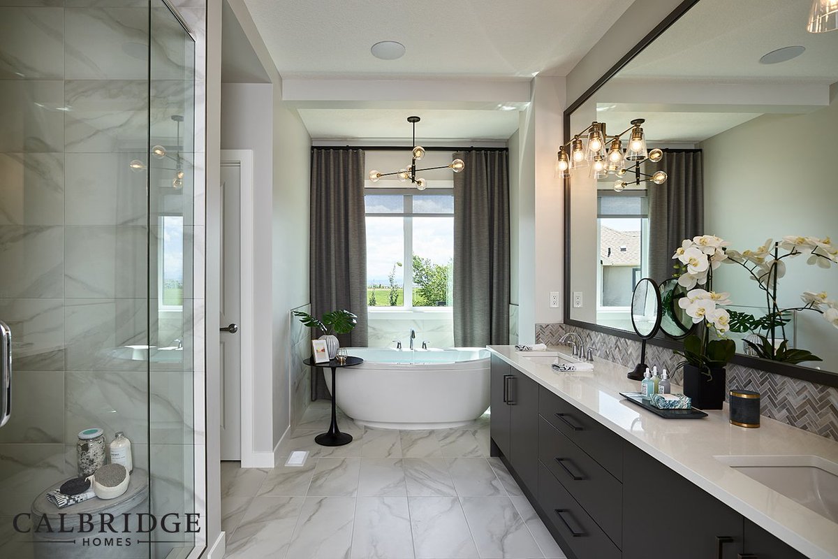 ClassicKitCab's tweet image. Now on FB: Pictures of cabinets by Classic in @CalbridgeYYC's incredible Rocky Vale Green show home. facebook.com/pg/classickitc…