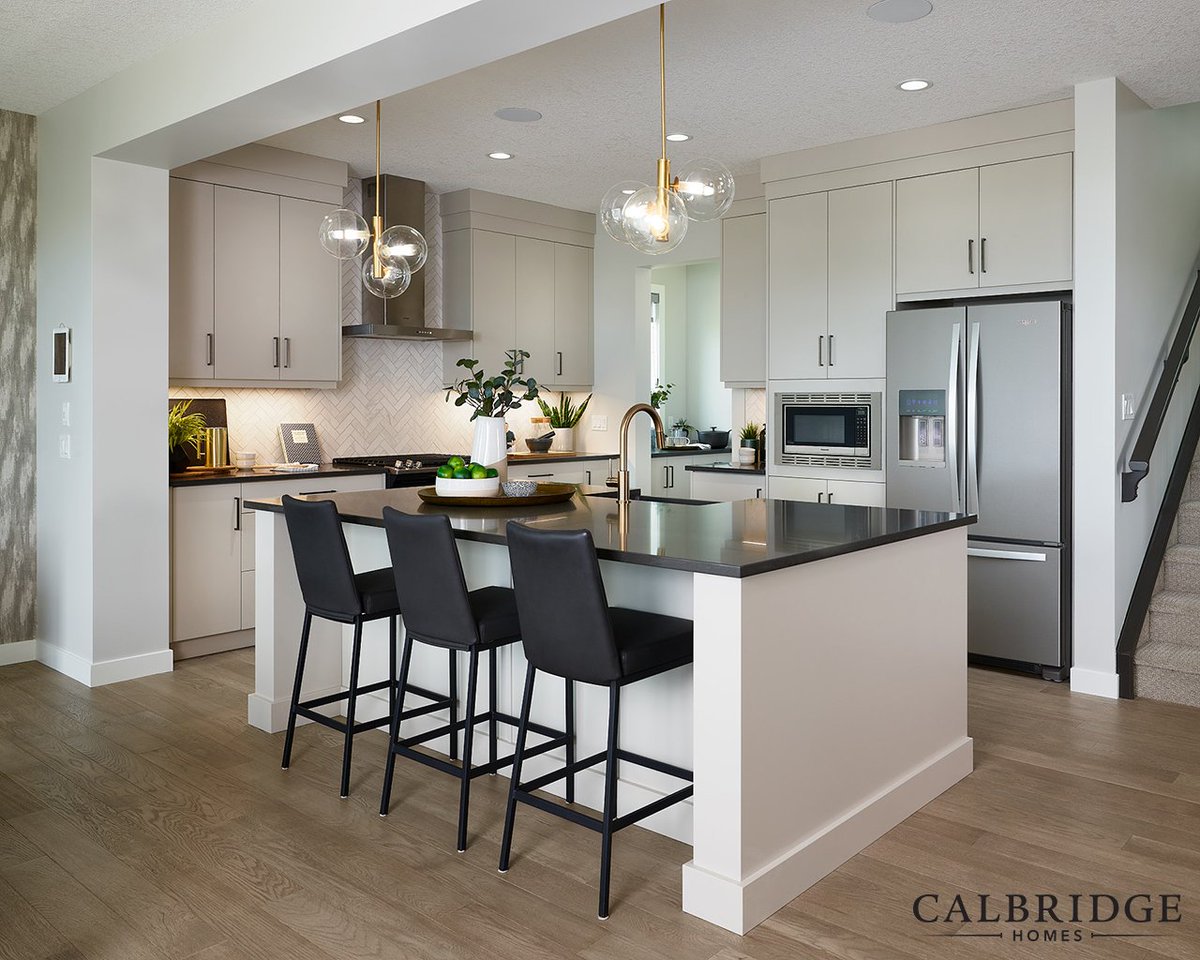 ClassicKitCab's tweet image. Now on FB: Pictures of cabinets by Classic in @CalbridgeYYC's incredible Rocky Vale Green show home. facebook.com/pg/classickitc…