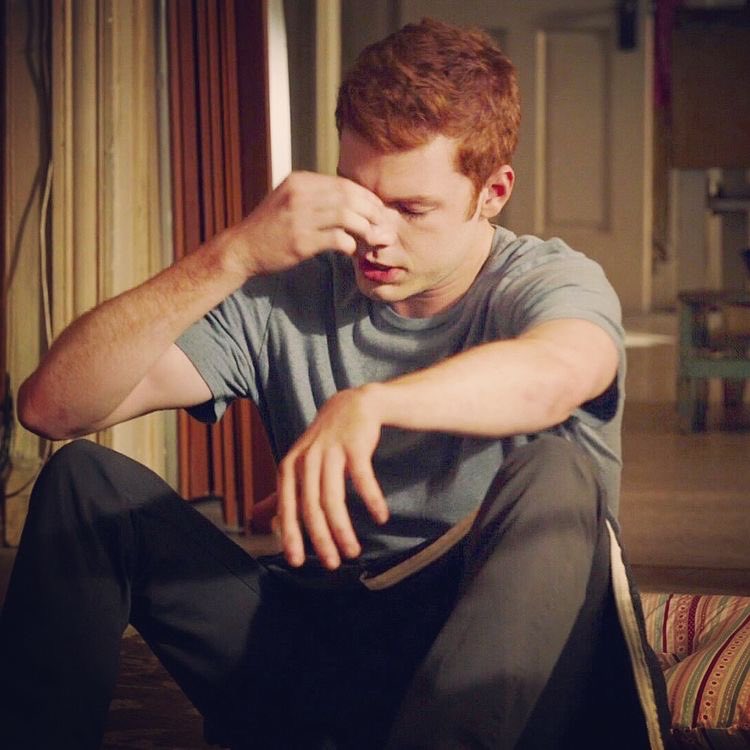 I don’t want just an apology from Ian... I want Ian to show Mickey he means it with his actions everyday... it’s Ian’s turn to do things for Mickey as a gesture of love 😭😭😭😭😭 give me this in canon