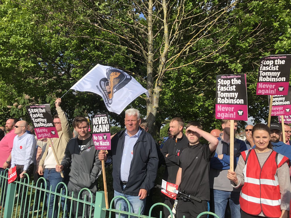 PaulaBarkerMP's tweet photo. Opposing Tommy Robinson in Huyton https://t.co/VrIphmE3fS