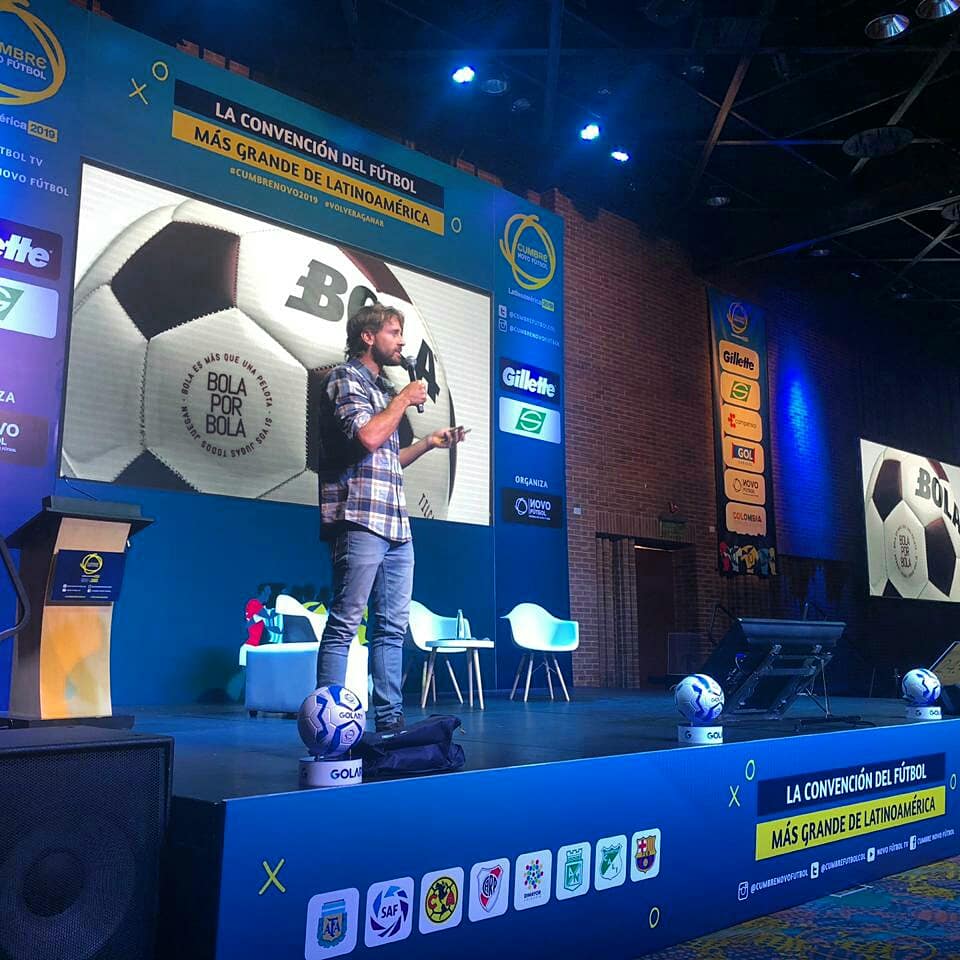 Muchas gracias @CumbreFutbolCol por la invitación a la Convención de Fútbol más importante de Latinoamérica y darme la oportunidad de contar lo que venimos haciendo en <a href="/FutbolClubBOLA/">FC BOLA</a>. ⚽
Disfrute cada momento y espero que pronto se estén donando Bola en Colombia!