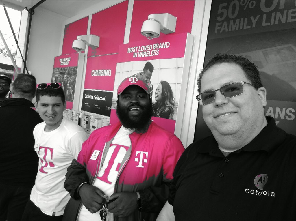 Thank you @MotorolaUS Darryl for stopping by @TMobileTruckPHM AND showing @ZekeMills2 & I the awesome Moto Spot Color feature! Im blown away as you can see. 😂 #Nerules #TruckLife #Motog7📱 #imfest2019 @TMobile @italianmarket