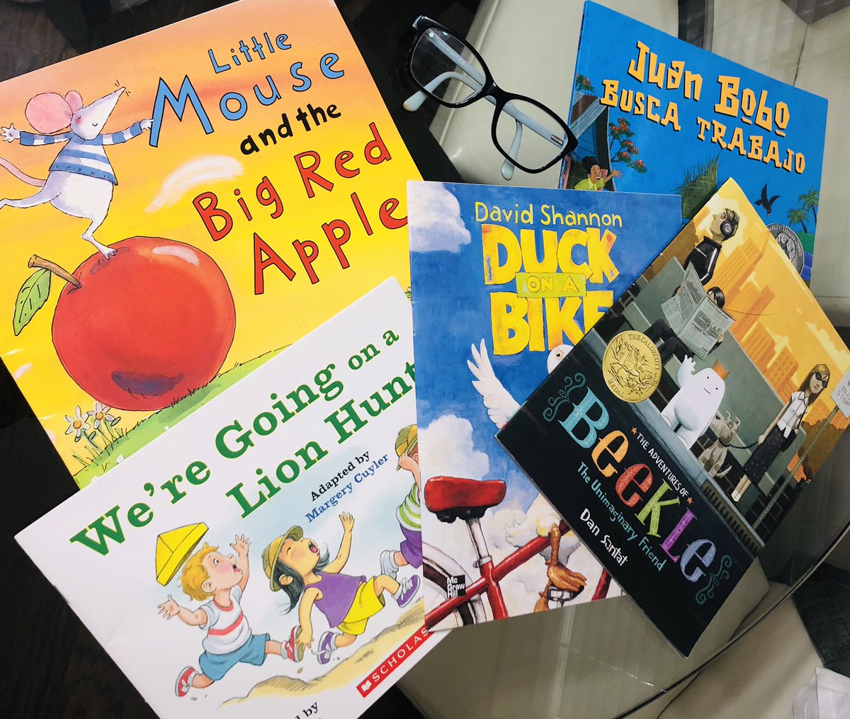 VeroBullard's tweet photo. #RISDconnects means our positive relationships with parents and students will last forever... I taught her son 14 years ago and she is donating these amazing books to my classroom. ♥️ #RISDGreateness #lherocks https://t.co/laKJi9ngzH