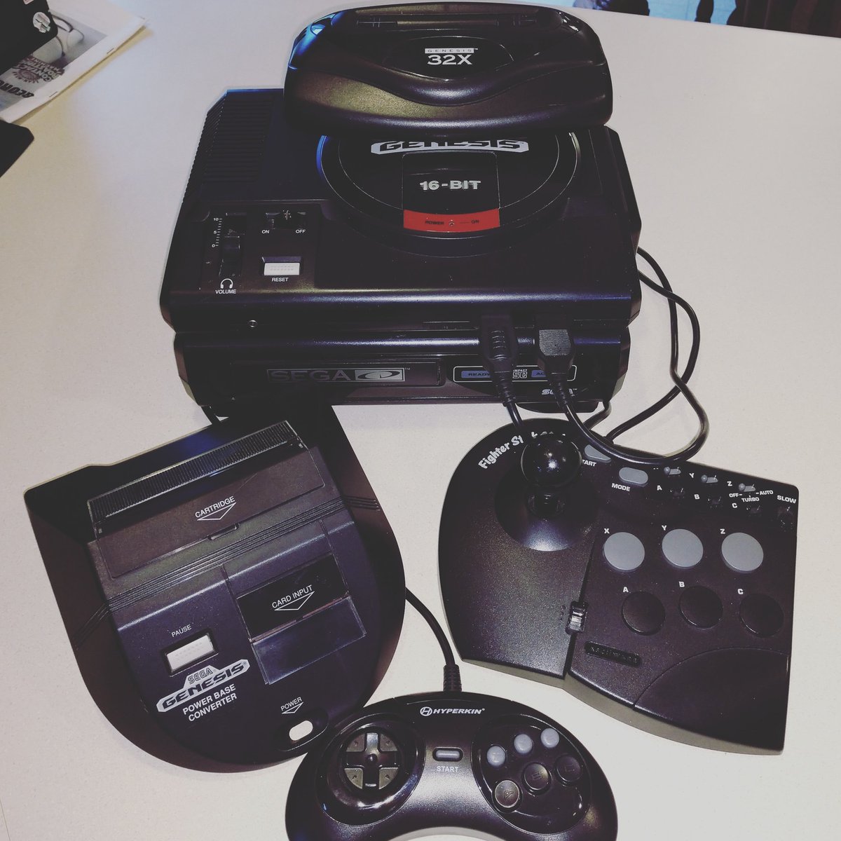 poundbuttons's tweet photo. Now that I have this all out do to a issue in my last video. I feel like playing some old school games.

#megazord #32x #sega32x #SegaGenesis #Genesis #segacd #powebaseconverter #6button #hyperkin #asciiware #RETROGAMING https://t.co/v5rgpMkcPl