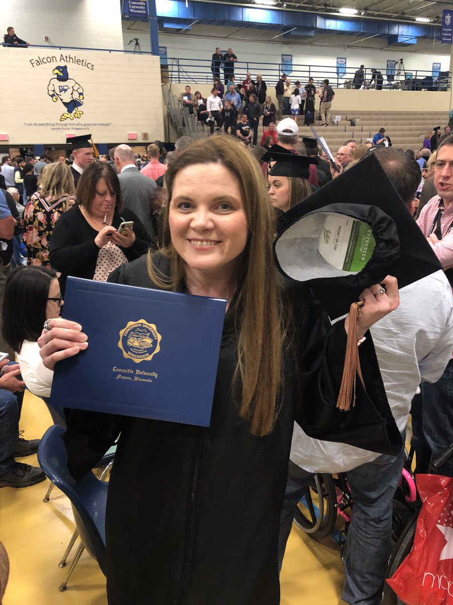 StephwilliamsWi's tweet photo. Graduation Day!! #diditwith3kids!! https://t.co/iDqPVtRnkI