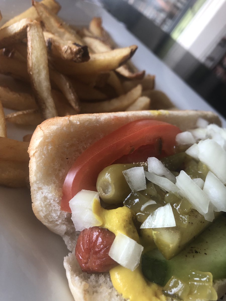 flagstonecrafts's tweet photo. $5 Chicago dogs and fries Sundays! #GenevaIL #SundayFunday https://t.co/uX445Hzhev