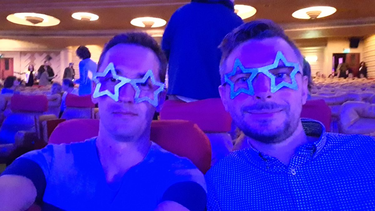 cedriclecorre's tweet photo. Ca scintille pour l'avant-première de #RocketmanMovie au @LeGrandRex #RocketmanParis #chanson4 #paris #cinema https://t.co/DhEqCUiDda
