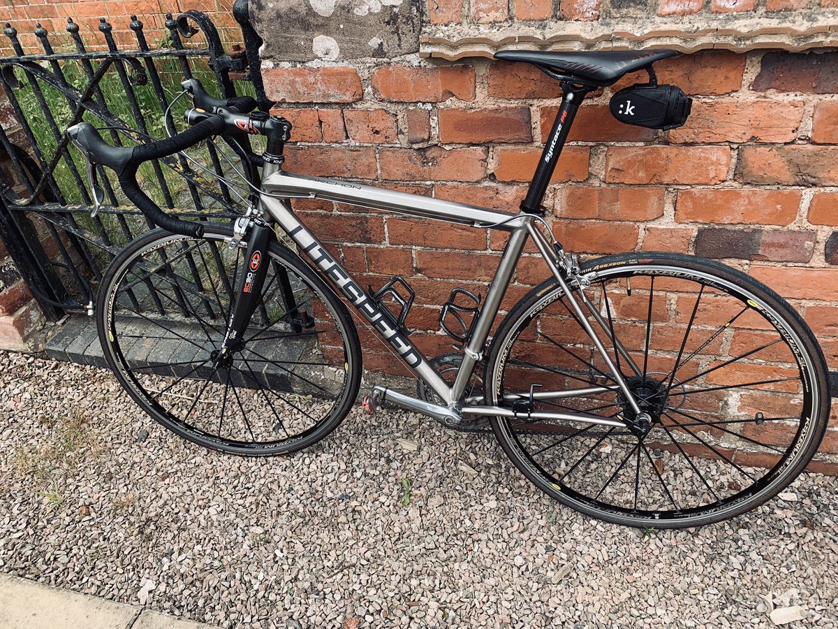 Midlandaudiox's tweet photo. My winter bike @litespeedbikes #archon #titanium size M/L full #shimano #durace full @eastoncarbon #fizik @maviccycling #ksyrium cost £6k selling at £3k @midlandaudioxchange #belbroughton #hiendbikes https://t.co/QpDkIEIOXF