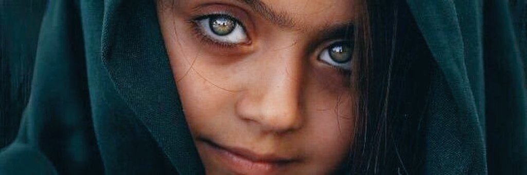 فِي داخل عينيك شيء ، لم تنطِق بهِ بعد !