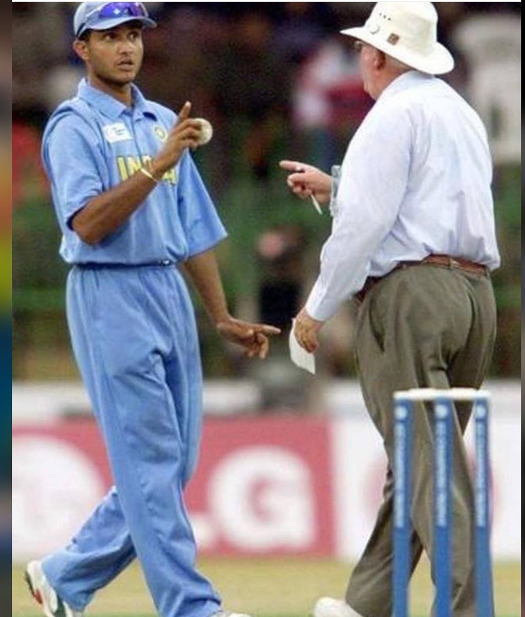 Omi263's tweet photo. Umpire:- 5 th player circle ke andar nhi aayega... 
Dada:- aaiga to modi hi 😂😍 https://t.co/IgQToUiLZH