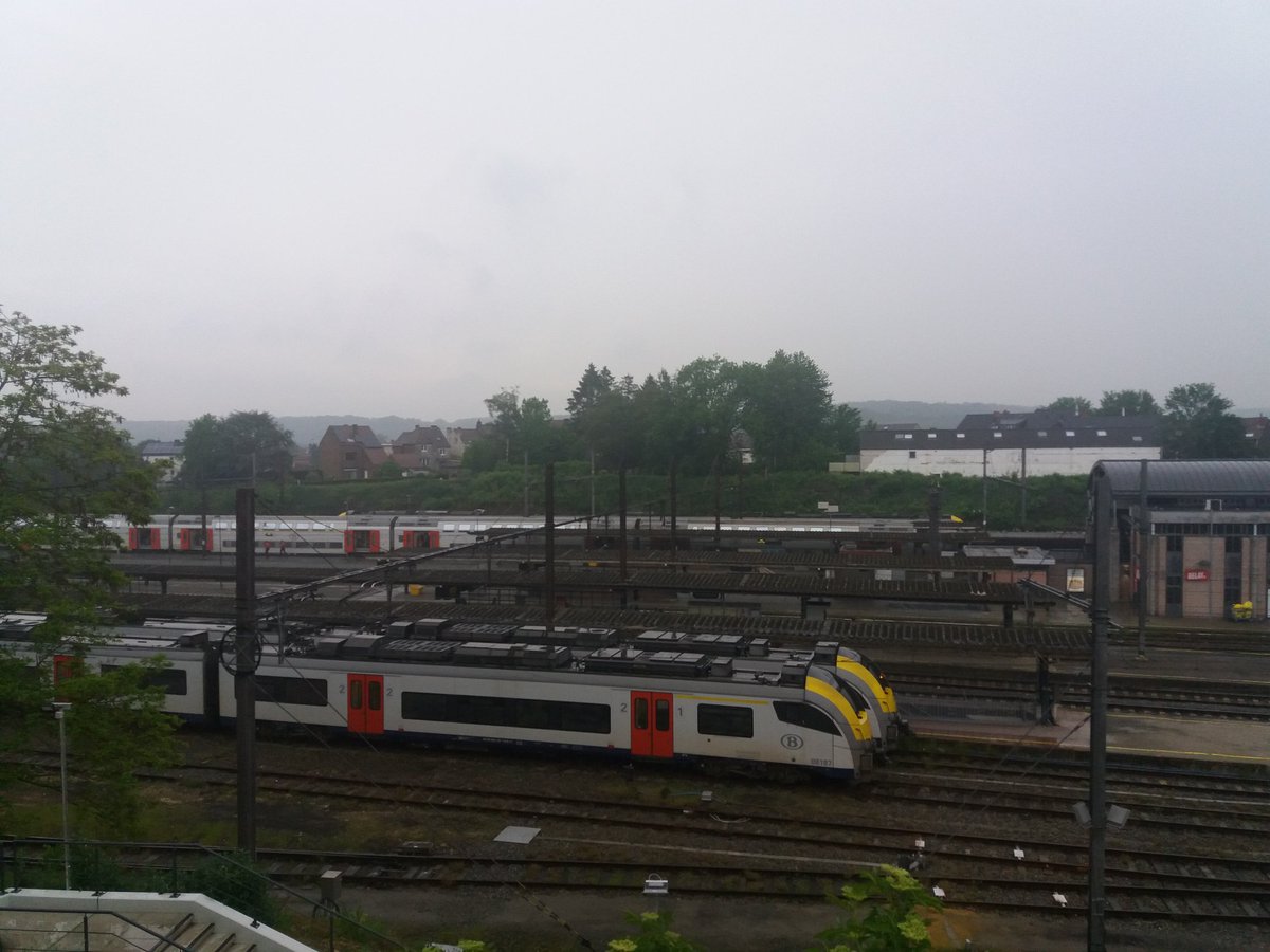 Les trains vers Namur bloqués en gare d Ottignies. Voies inondées à Saint Denis Bovesse