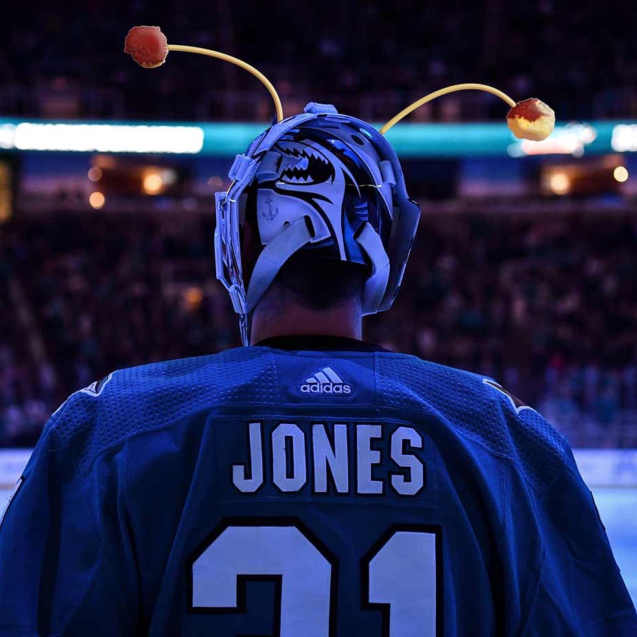 LosTiburones's tweet photo. Y ahora, ¿Quién podrá defendernos?...¡Yooones!... no contaban con la 📻Transmisión Oficial en Español de Los Tiburones📻
!Hoy nadan #LosTiburones🦈 #SJSharks
👇 Como escuchar 👇
📱 app #SJSharks⁠⁠ 
💻 https://t.co/UEfwuZPgTx
#sjsharks vs #stlblues 12:00pm Juego 5 Ronda 3 https://t.co/g4oQXzOnbD