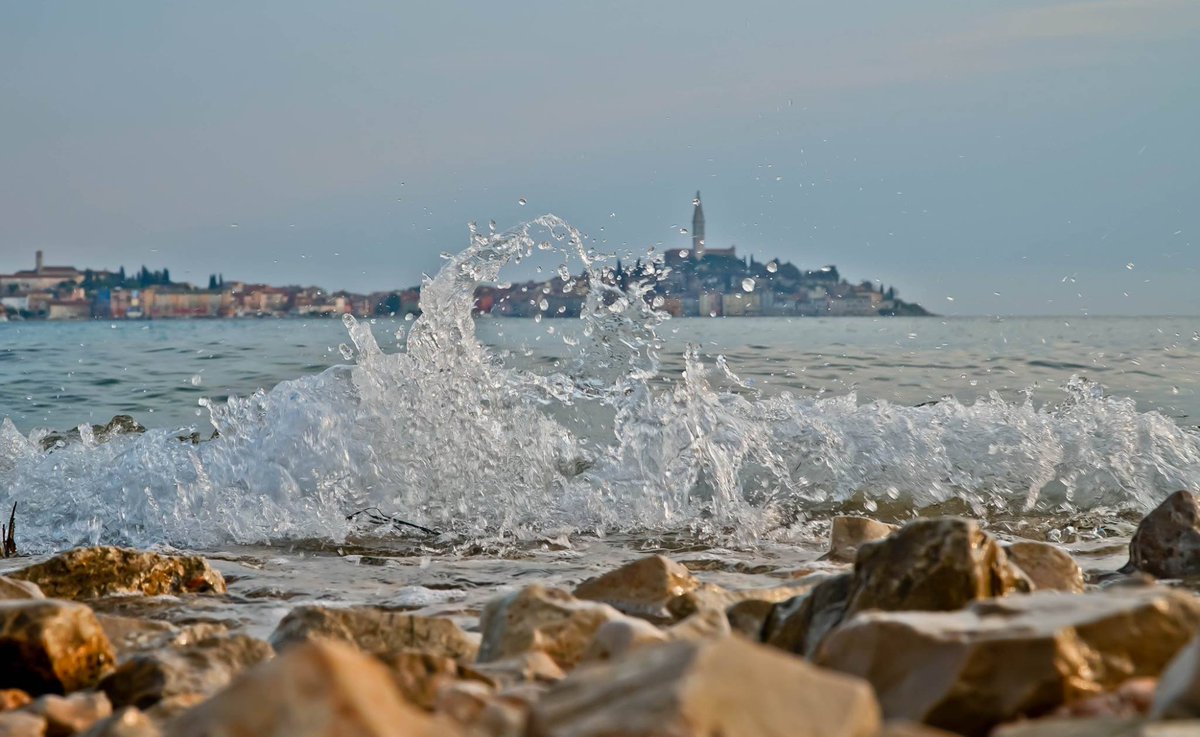★ROVINJ★
Feel the freshness that comes with every wave 🌊
📸Zoran Burazerović
#rovinj #city #wave #oldtown #croatia #essenceofcroatia #photooftheday #beautiful