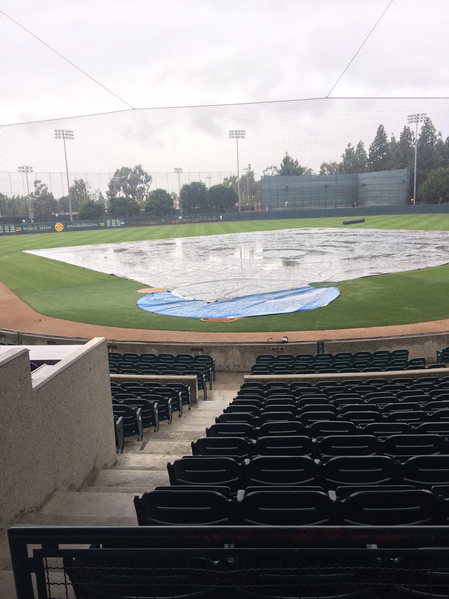 USCSecondDecade's tweet image. Rain or shine. Come out and join us for Baseball BBQ and watch our @USC_Baseball team take on the Oregon Ducks. Fight On!