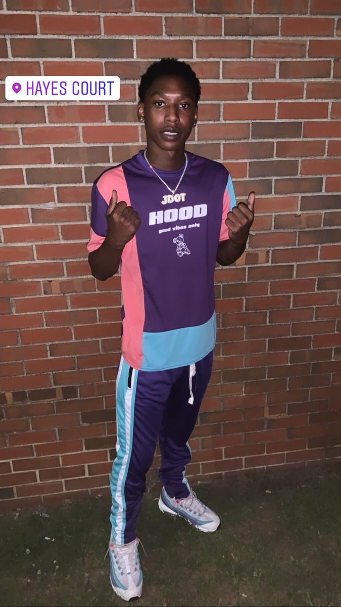 DakariiB21's tweet photo. I'm focused 😈 I'm back on my mission
flex on a nigga 💲 no apologies 🙅🏾♂️!
#LLBROSHELL #CINCO🚛 https://t.co/zCt06dK9l2